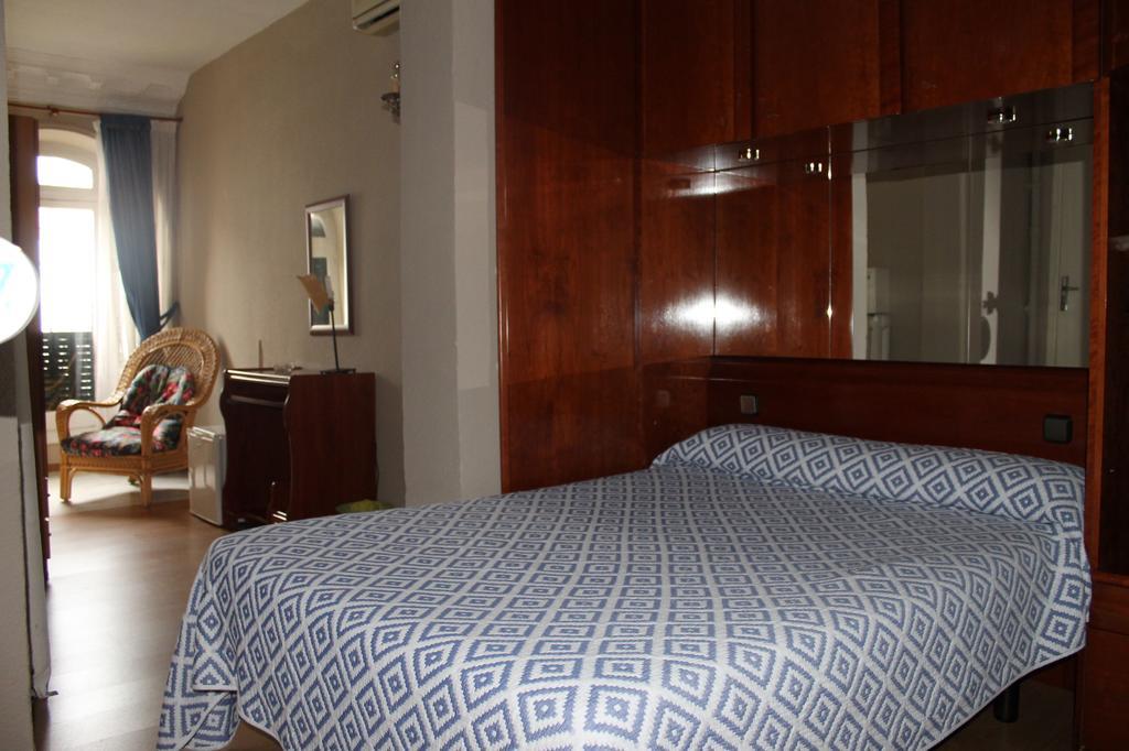 Hostal Trevinca Madrid Kültér fotó