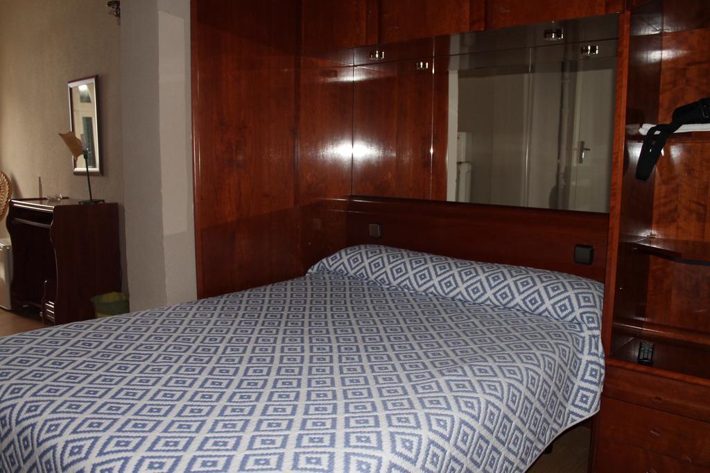 Hostal Trevinca Madrid Kültér fotó