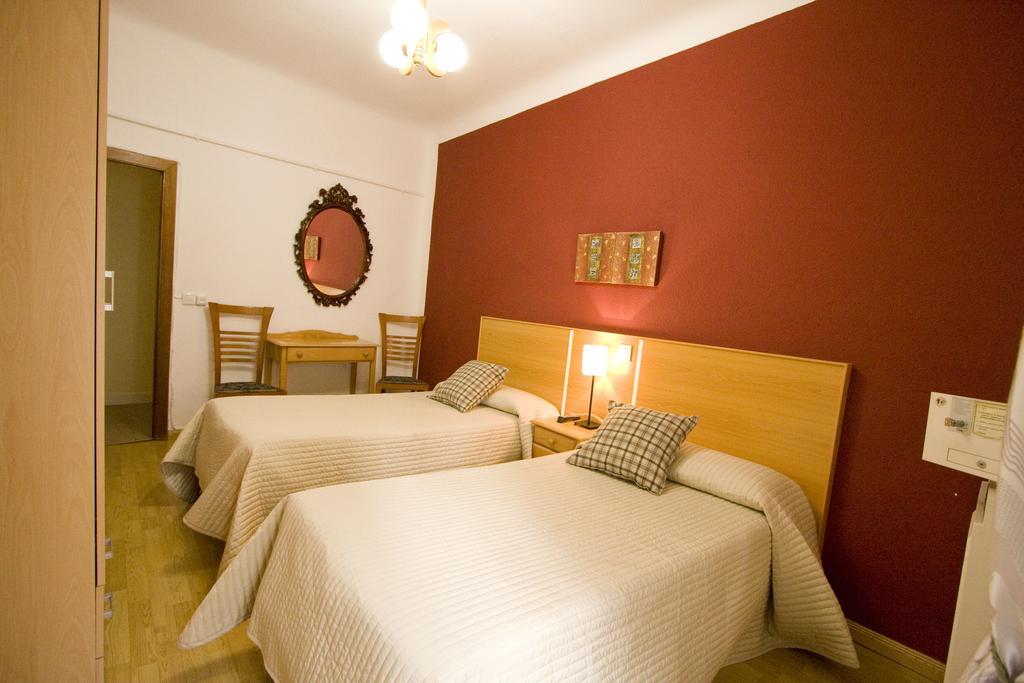Hostal Trevinca Madrid Kültér fotó