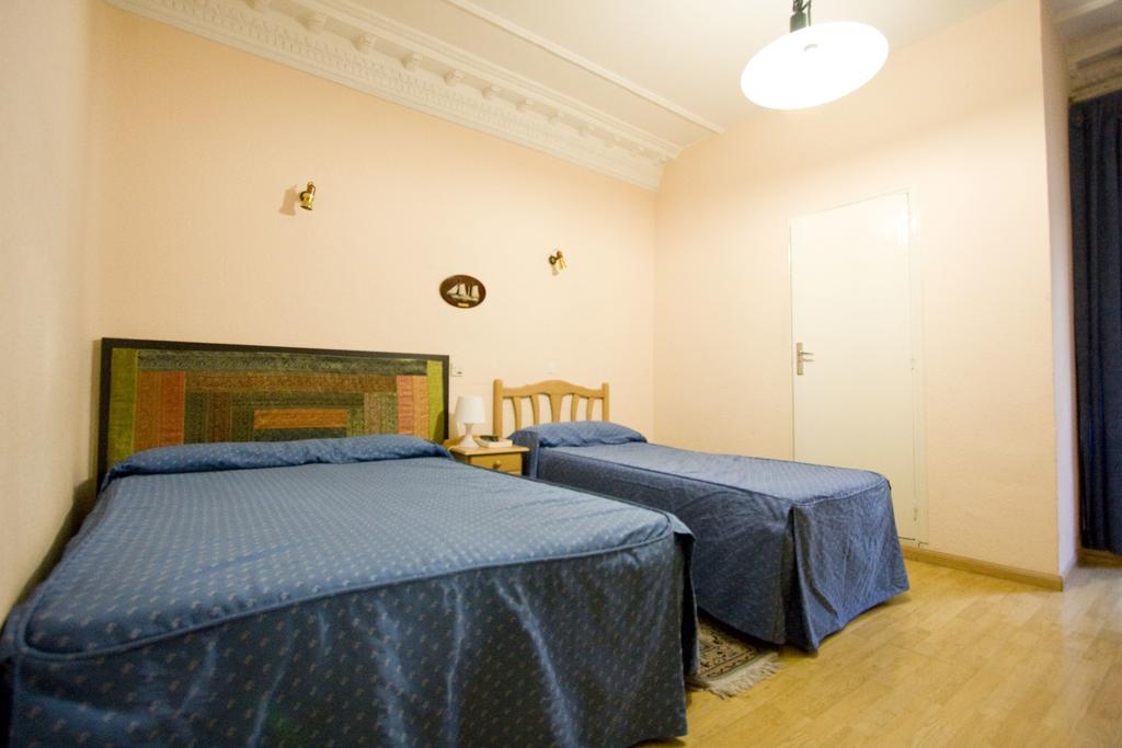 Hostal Trevinca Madrid Kültér fotó