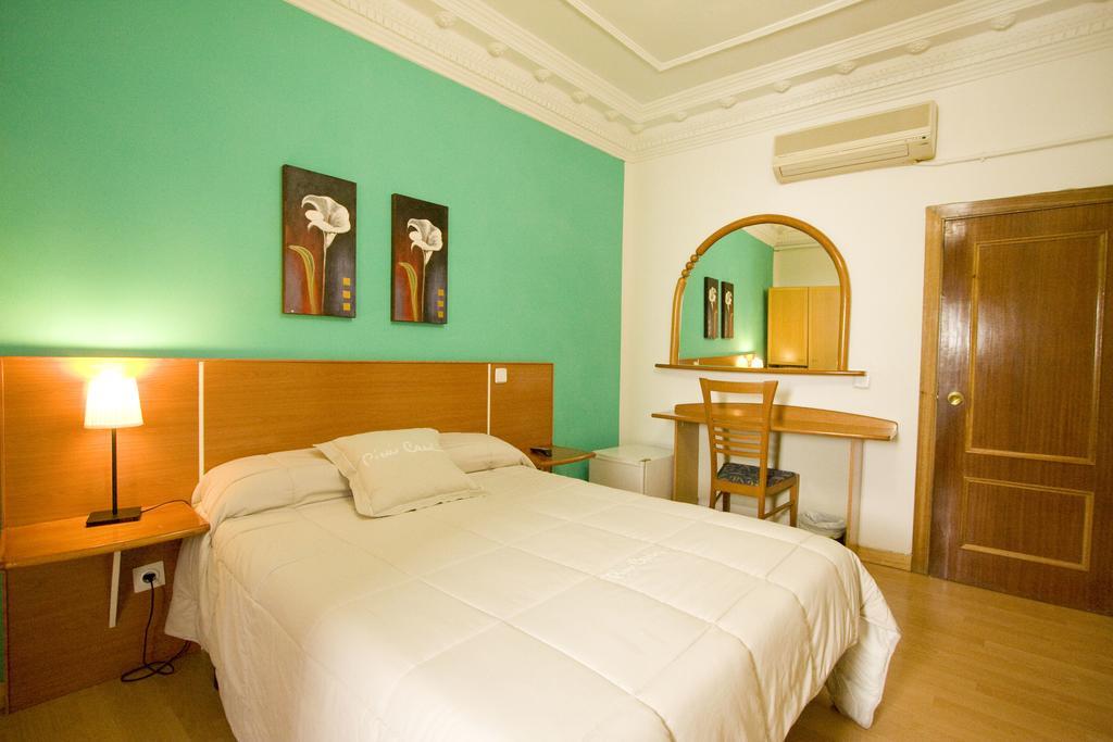Hostal Trevinca Madrid Kültér fotó