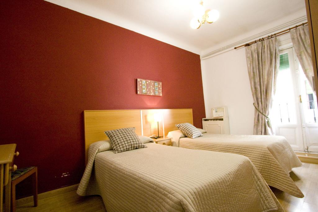 Hostal Trevinca Madrid Kültér fotó