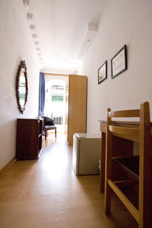 Hostal Trevinca Madrid Kültér fotó