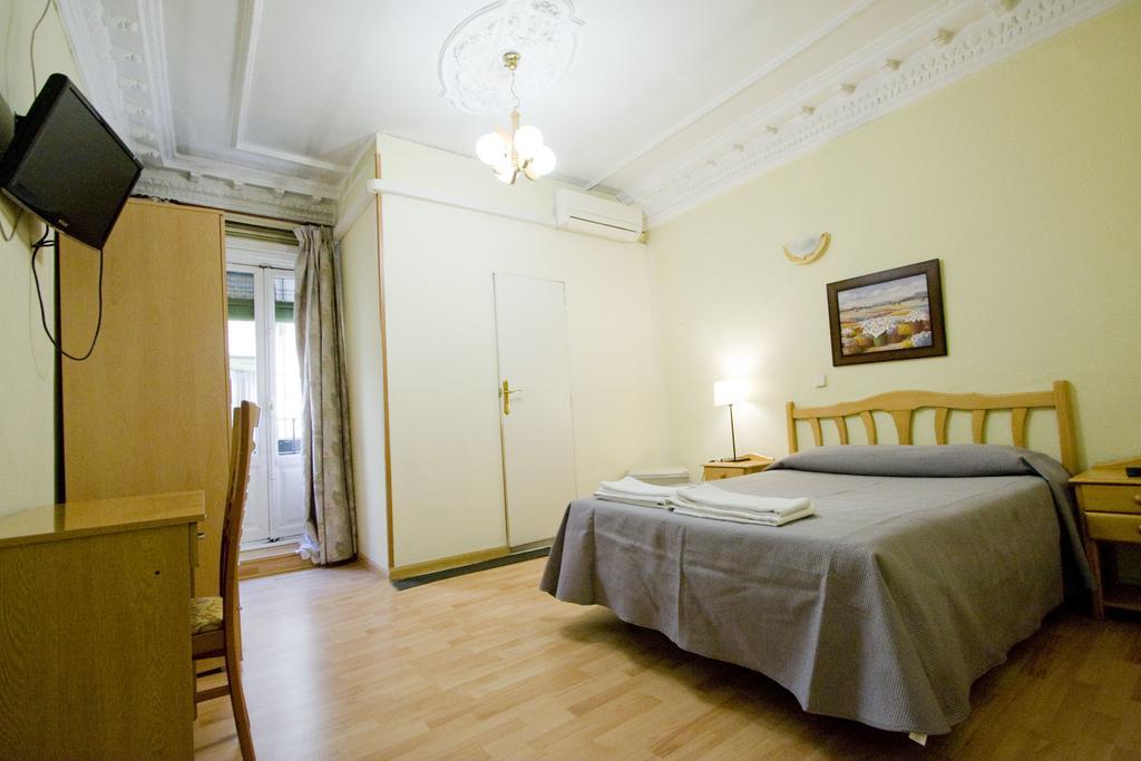 Hostal Trevinca Madrid Kültér fotó