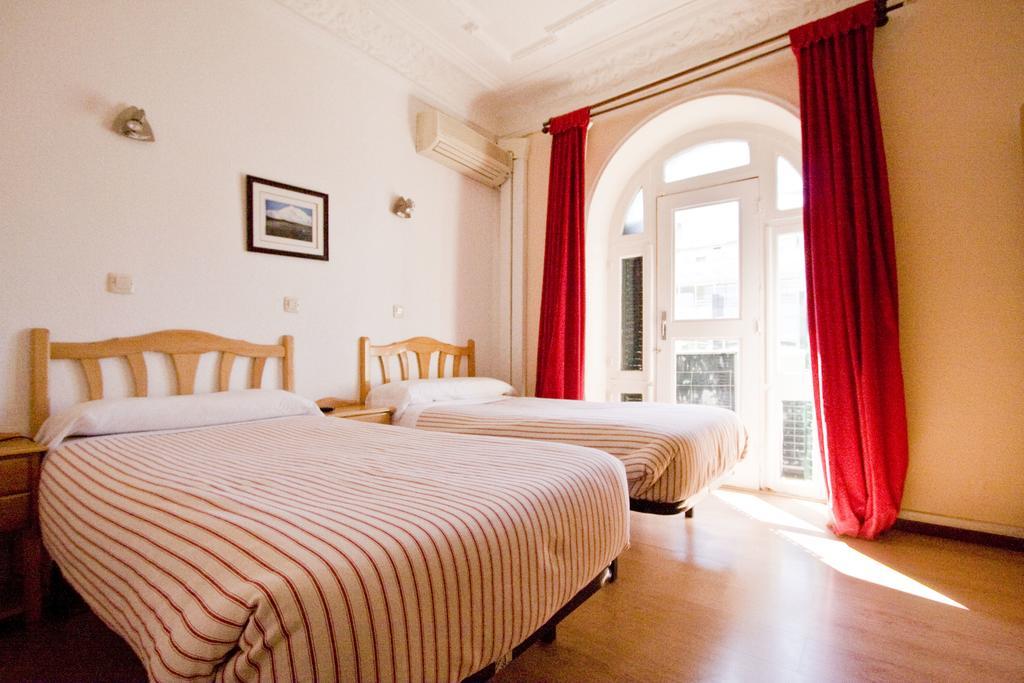 Hostal Trevinca Madrid Kültér fotó
