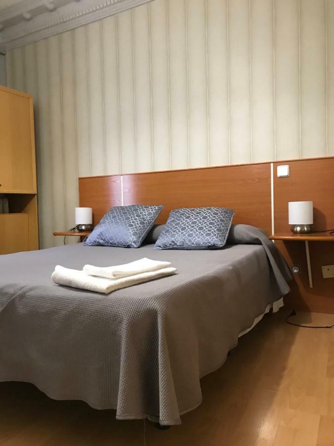 Hostal Trevinca Madrid Kültér fotó