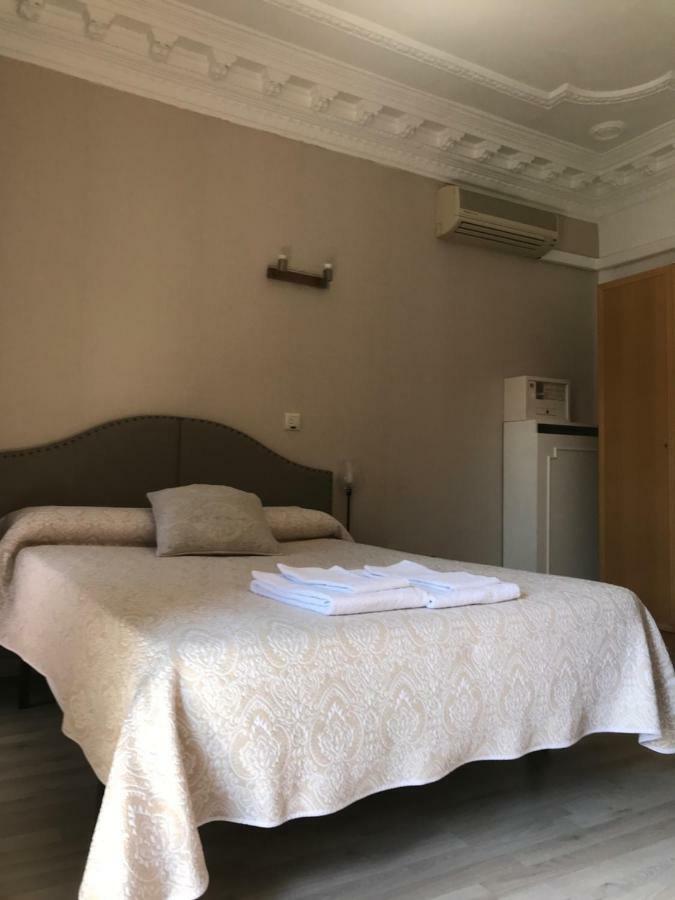 Hostal Trevinca Madrid Kültér fotó